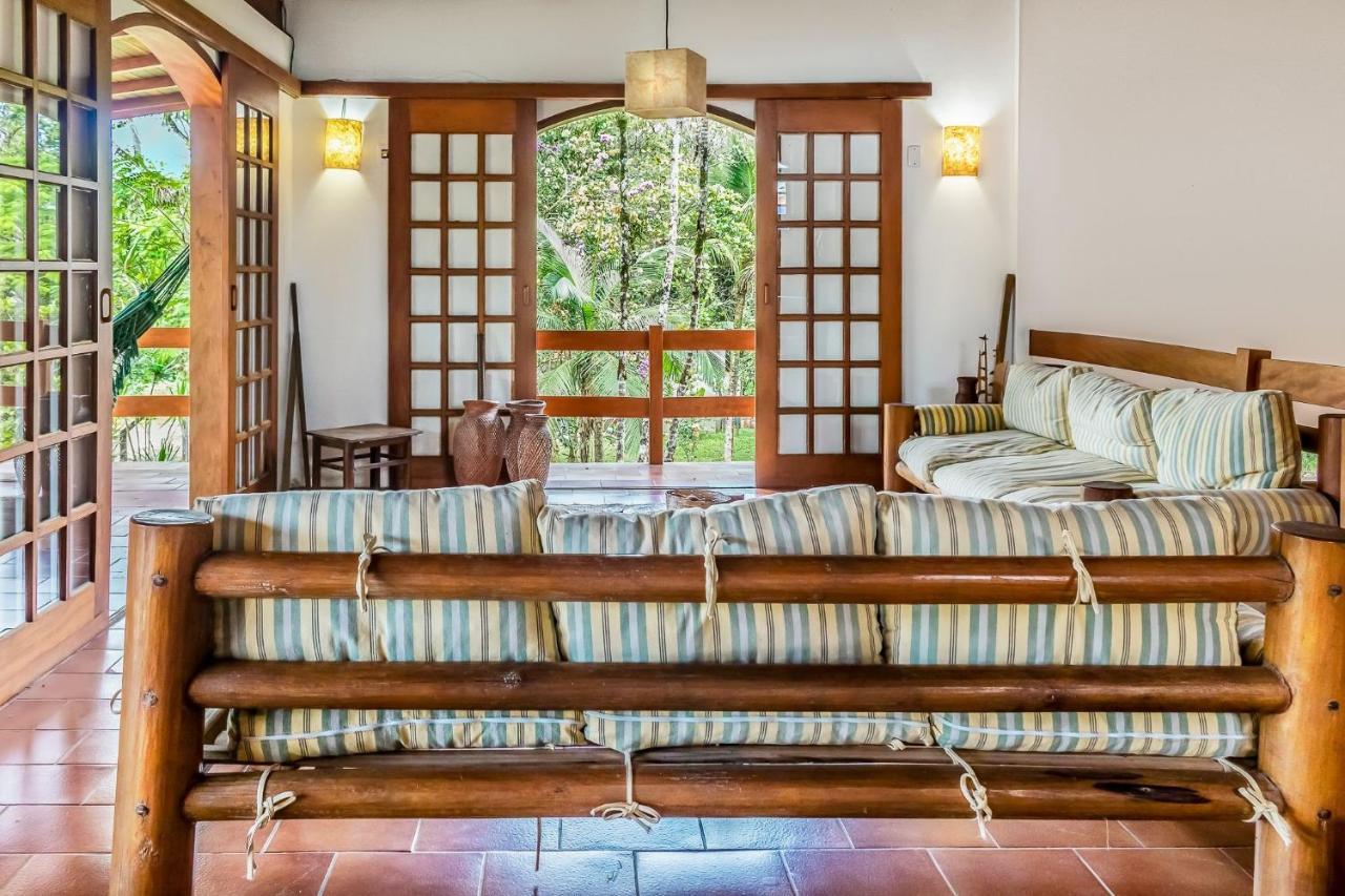 Casa Com Jardim E Churrasqueira Perto Da